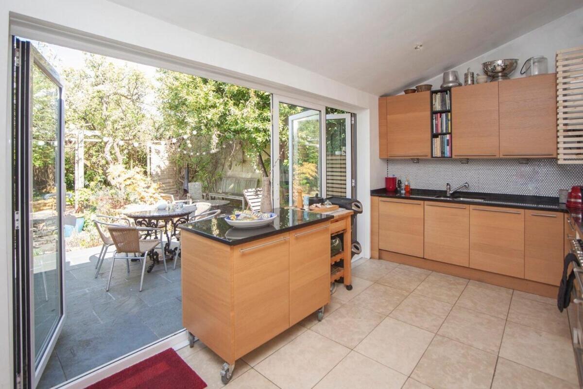 ※ Relaxing Home- Parking & Gorgeous Gardens Bath Eksteriør bilde